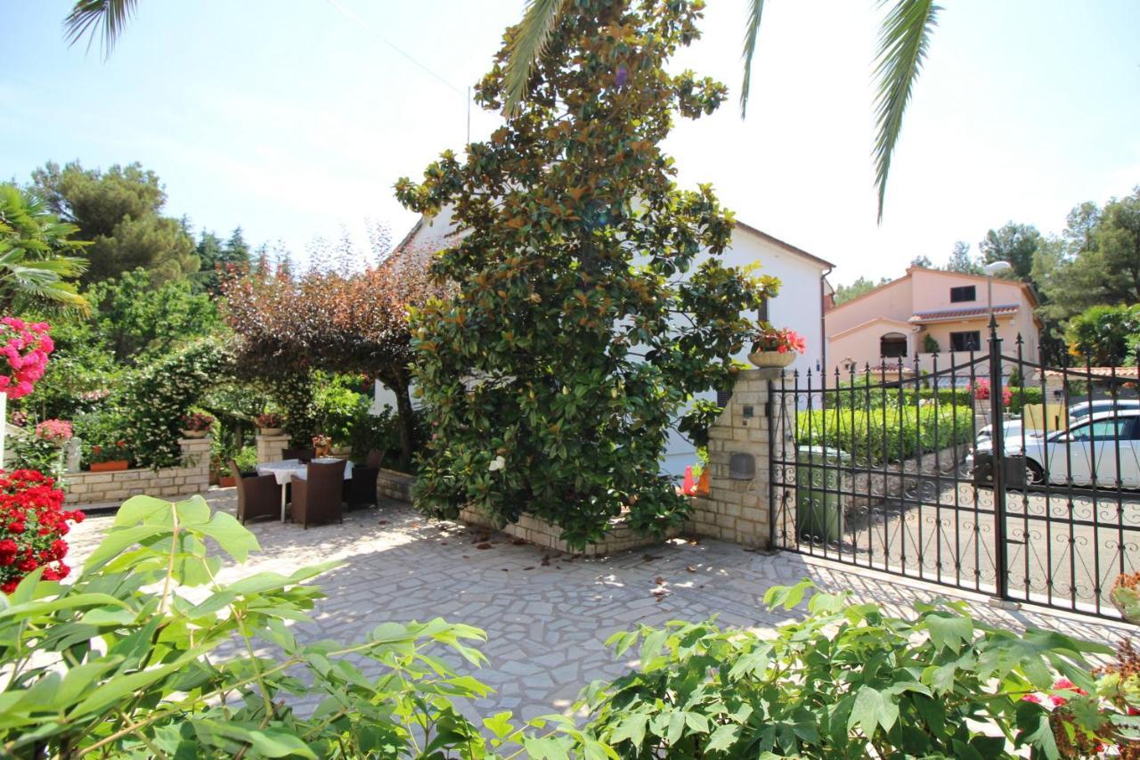 Modern Apartment Sabina With Nice Garden Πόρετς Εξωτερικό φωτογραφία