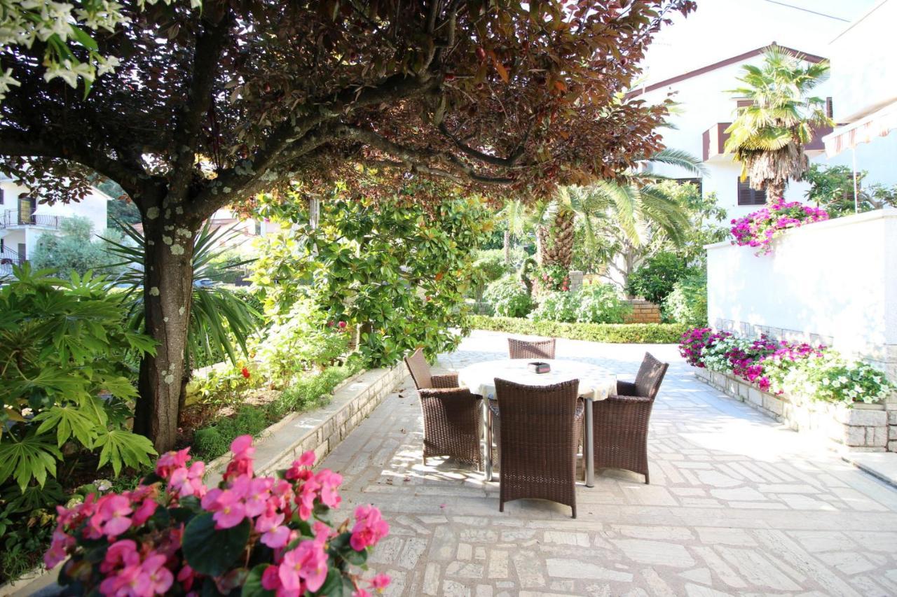 Modern Apartment Sabina With Nice Garden Πόρετς Εξωτερικό φωτογραφία