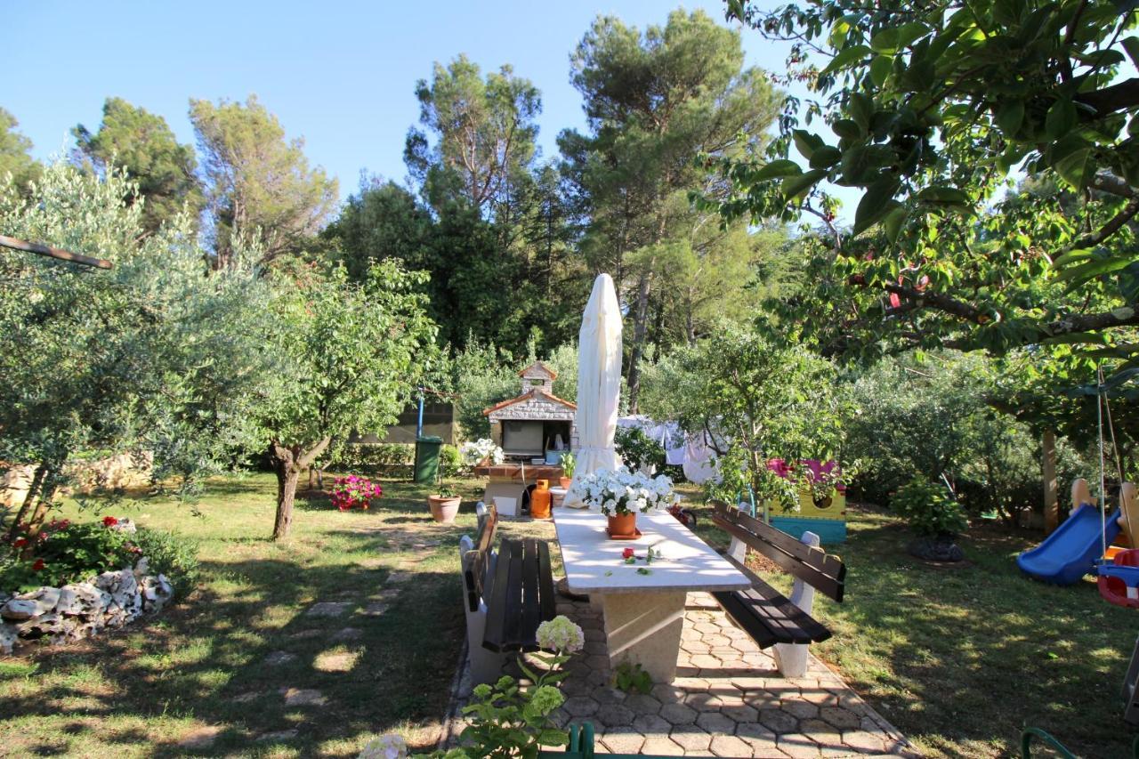 Modern Apartment Sabina With Nice Garden Πόρετς Εξωτερικό φωτογραφία