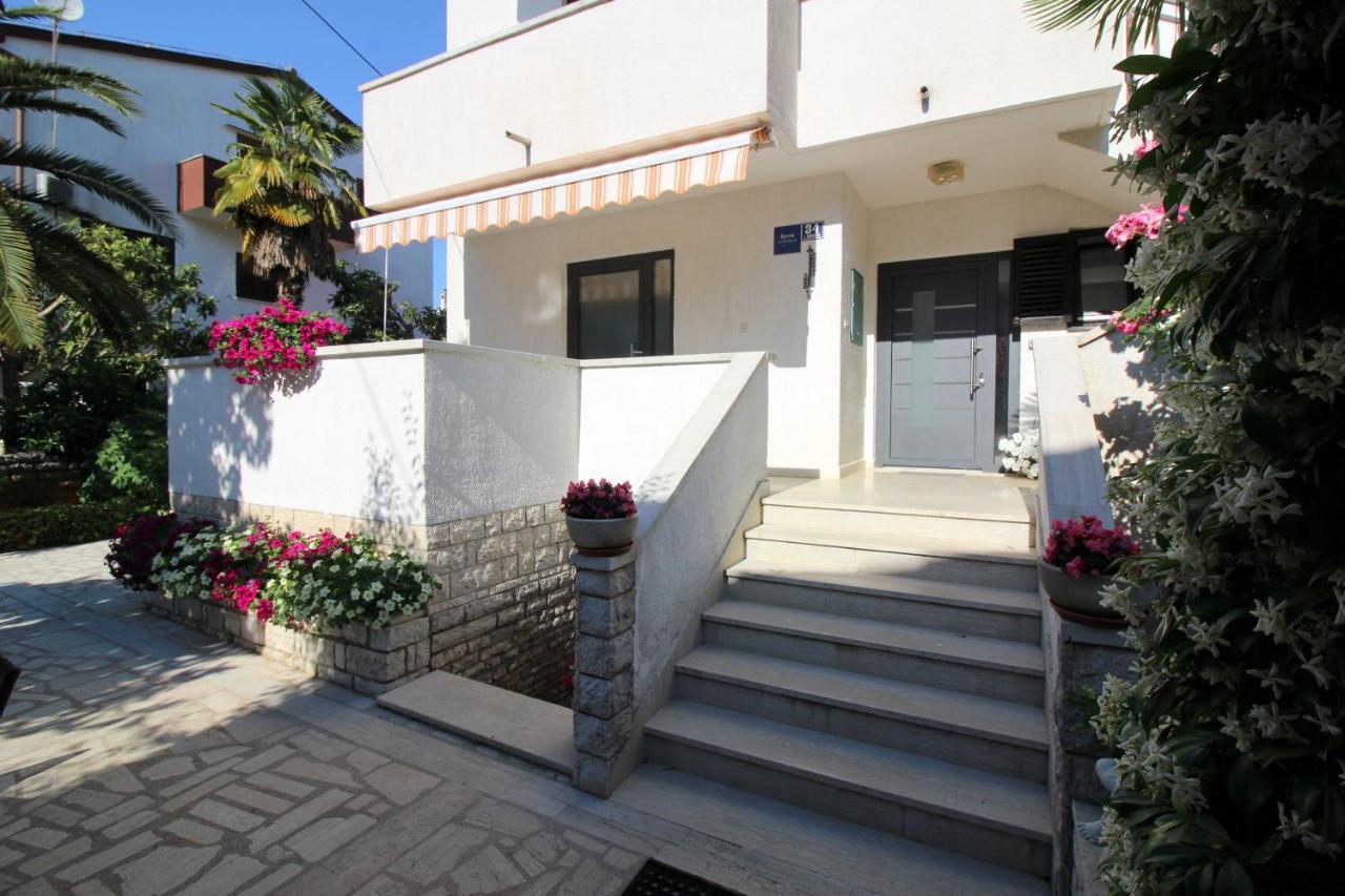 Modern Apartment Sabina With Nice Garden Πόρετς Εξωτερικό φωτογραφία