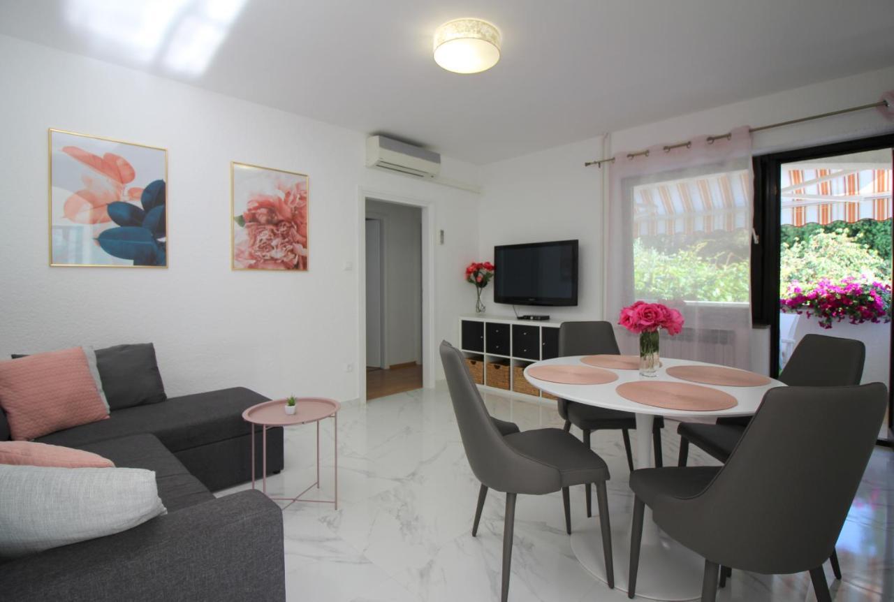 Modern Apartment Sabina With Nice Garden Πόρετς Εξωτερικό φωτογραφία