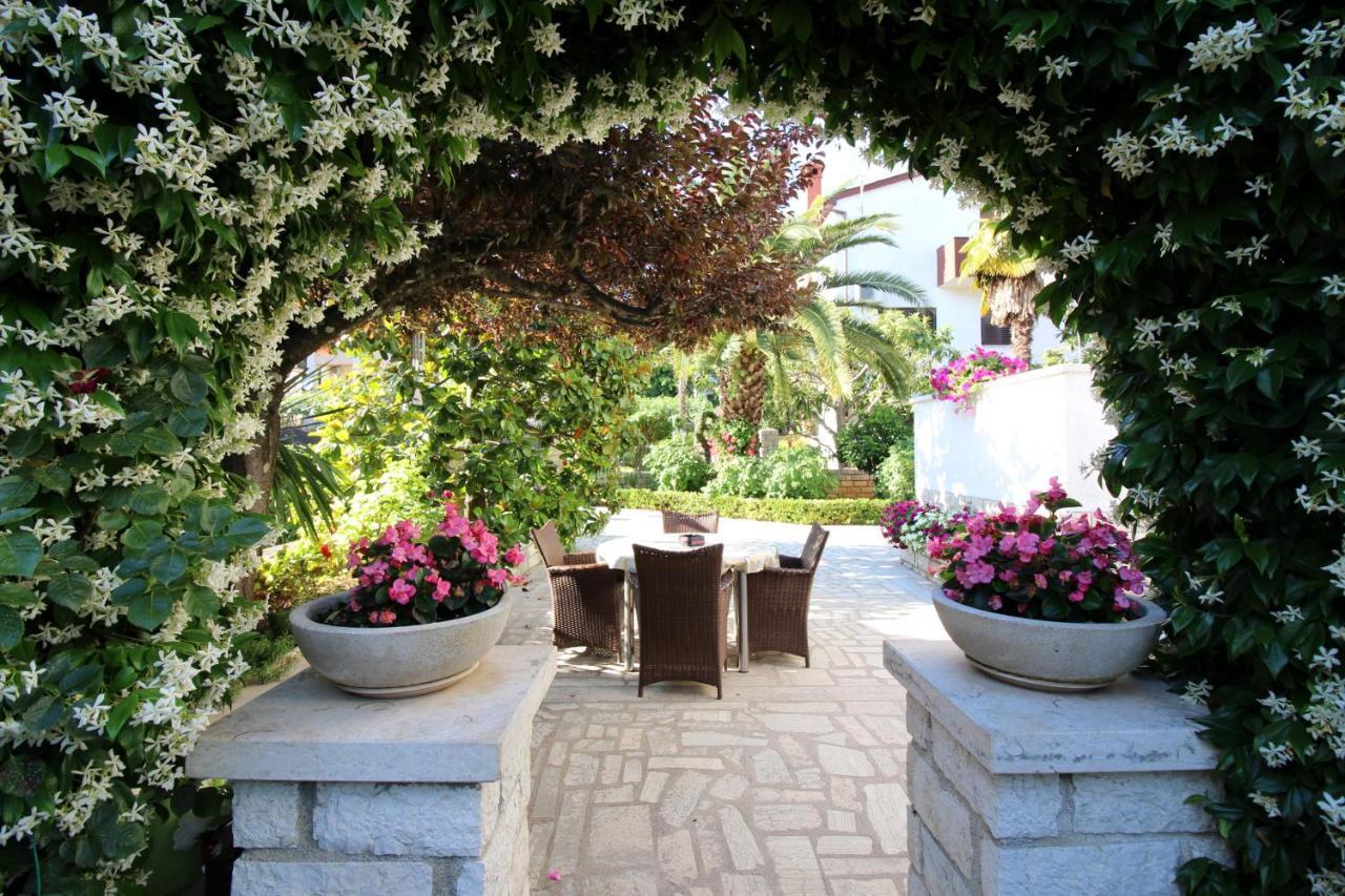 Modern Apartment Sabina With Nice Garden Πόρετς Εξωτερικό φωτογραφία